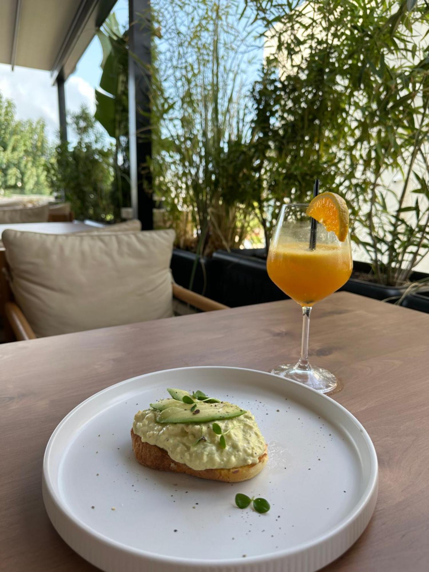 Avenue Hotel 4*