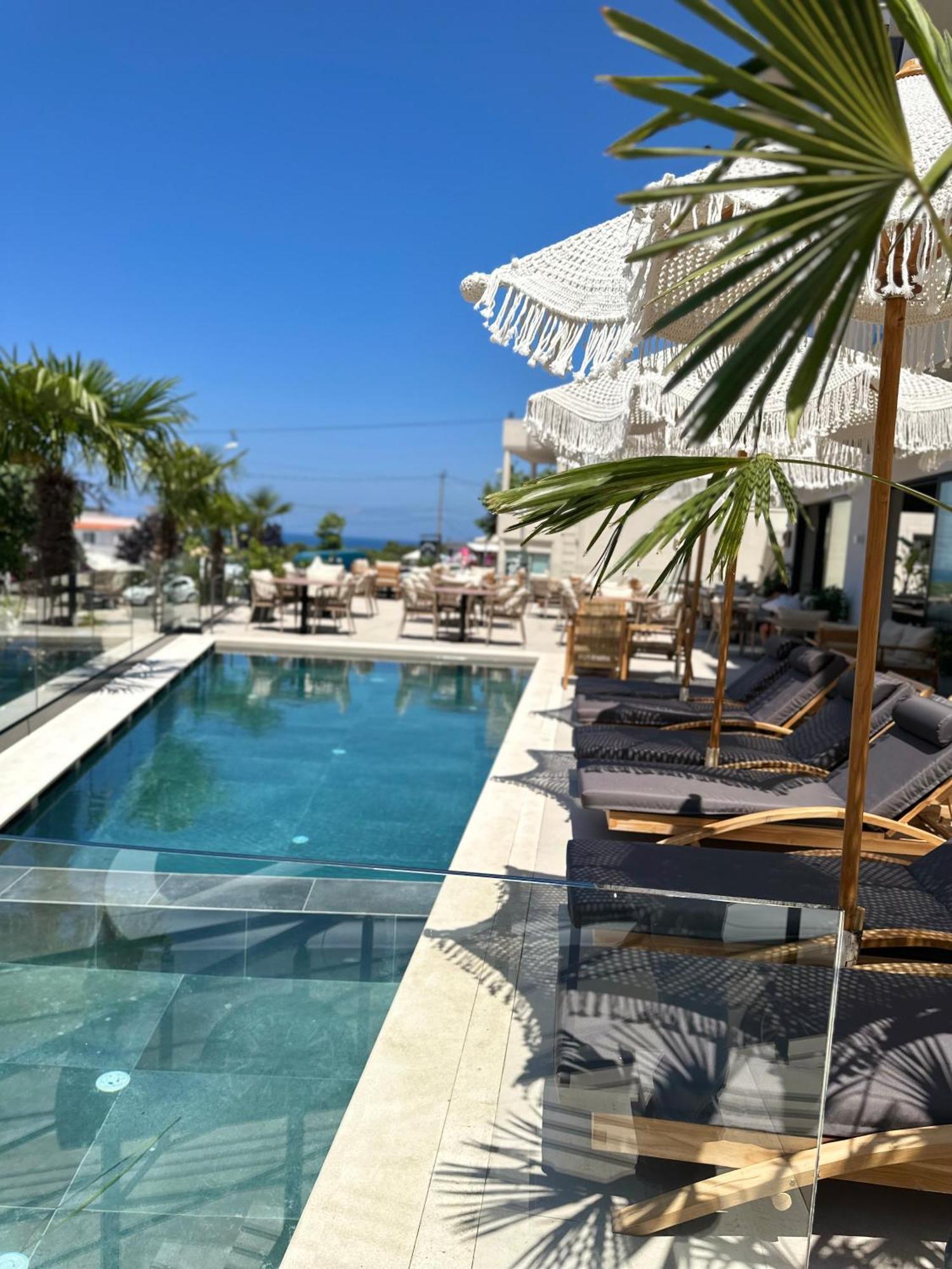 Avenue Hotel 4*