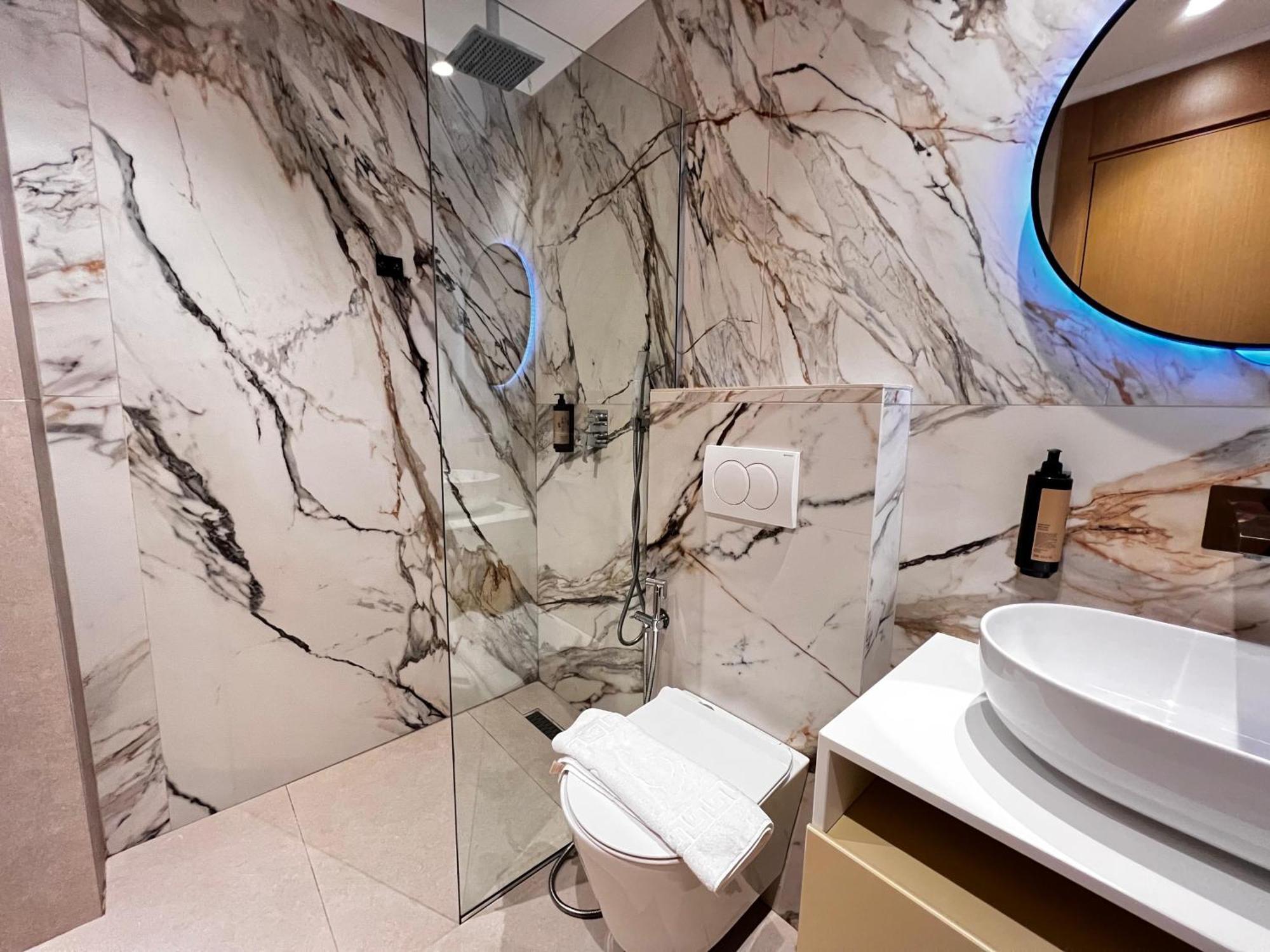 Avenue Hotel 4*